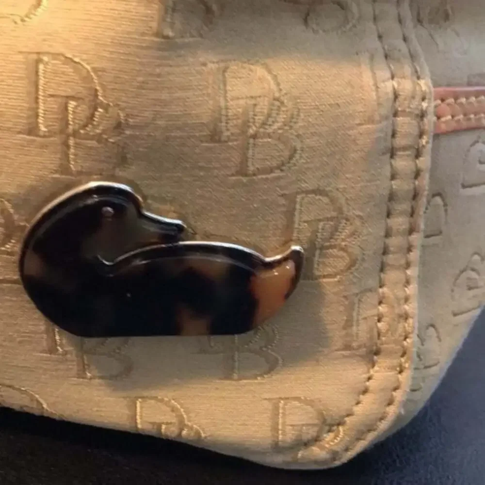 Vintage Y2K Dooney & Bourke tan and brown canvas signature hobo Shoulder Bag